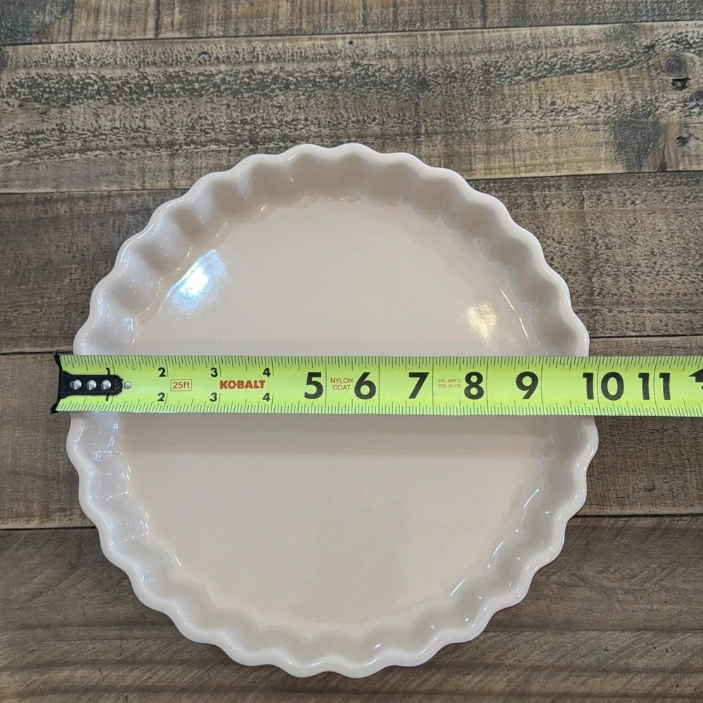Le Creuset Stoneware Fluted Flan /Pie Baking Dish 10